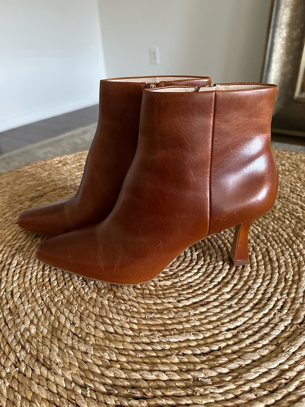 Louise et Cie Lenci Bootie New. Size 9